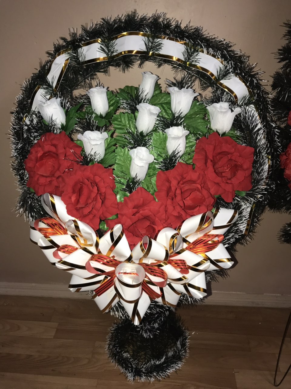 ВЕНКИ ИЗ ИСКУСТВЕННЫХ ЦВЕТОВ